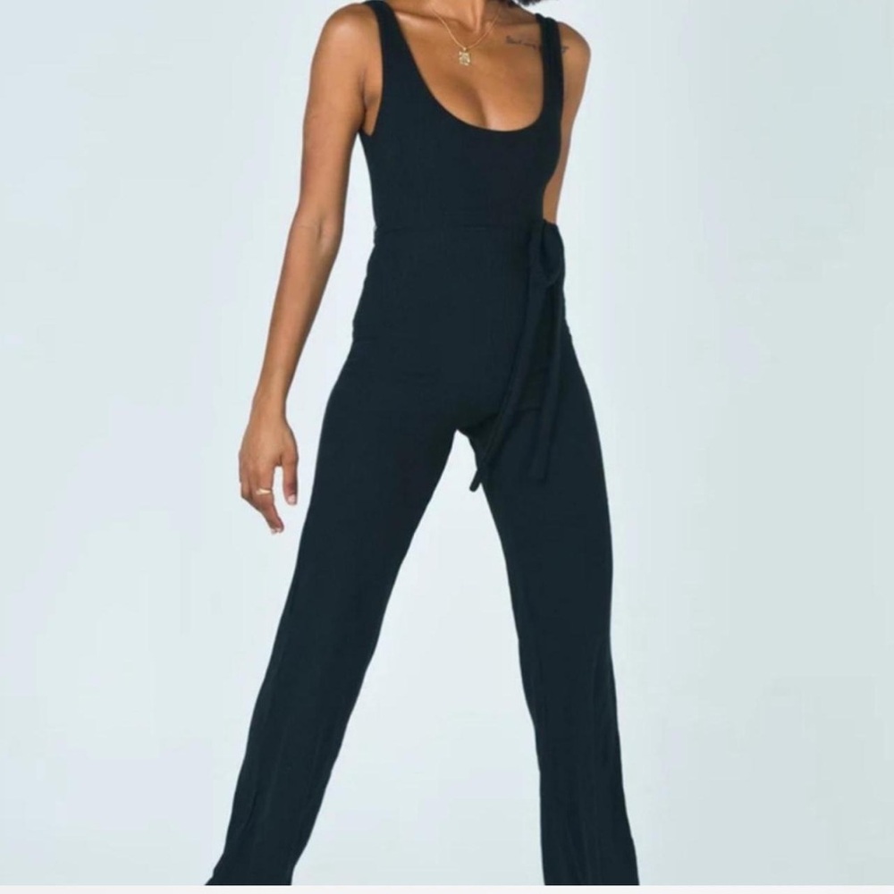 Tank top jumpsuit with belt tie